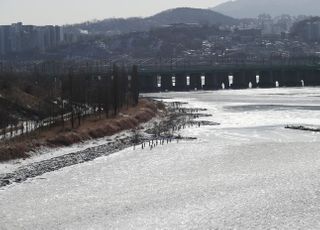 &lt;포토&gt; 한파 절정, 한강은 꽁꽁