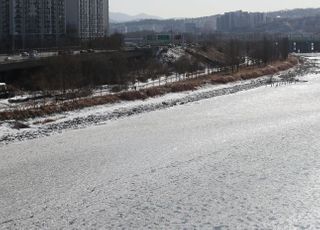 &lt;포토&gt; 한파에 한강은 꽁꽁