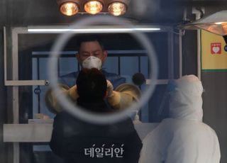 [데일리안 여론조사] 국민 과반, 백신 확보량 '만족'…文지지 따라 온도차 커