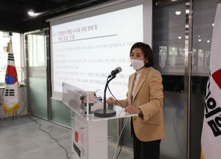 &lt;포토&gt; 나경원, 소상공인·자영업자 지원책 발표