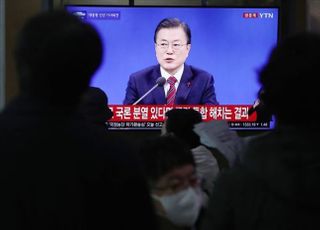 '백신 수급' 자신감 내비친 문대통령…입양 대책 발언은 논란