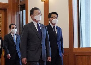 尹에 "권력 눈치보지 말라"한 문대통령…김진욱 공수처장에게는?