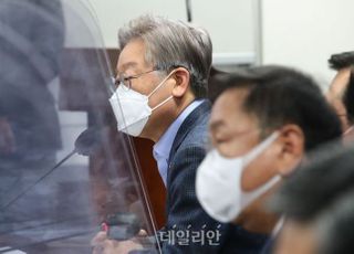 '1강 독주' 이재명, 공관·식사 정치로 '세 불리기' 속도