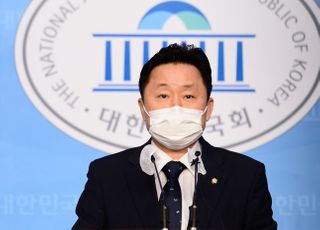 민주당 "주호영, 가덕도 특별법이 악선례라니…의도적 트집 잡기"