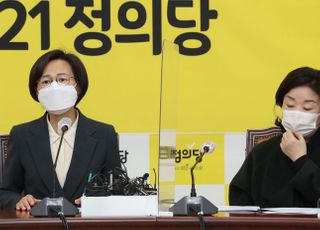 &lt;포토&gt; 성추행 사건 사과하는 강은미 원내대표와 굳은 표정의 심상정 의원 