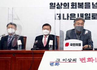 &lt;포토&gt; 재보궐선거 면접심사 결과 발표하는 정진석 공관위원장