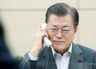 문대통령, 시진핑과 8개월 만에 통화…"방한 위해 계속 소통"