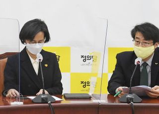 &lt;포토&gt; 정의당 제1차 비상대책회의 참석한 강은미-김윤기 공동대표
