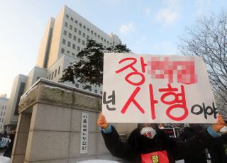 '내복 차림에 밤거리 헤맨 여아' 친모 동거남 아동학대 입건