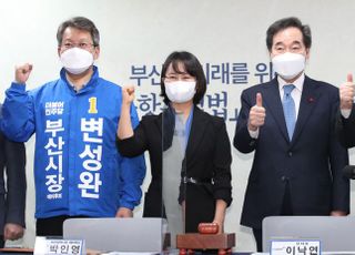 &lt;포토&gt; 부산 찾은 이낙연 "가덕도법, 야당 반대해도 2월 꼭 처리"