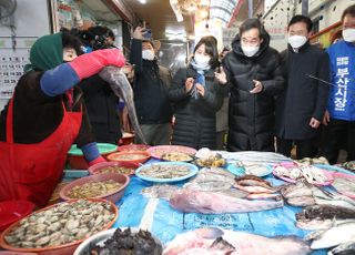 &lt;포토&gt; 시장 방문한 이낙연 대표-부산시장 보궐선거 예비후보들