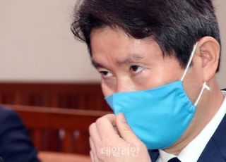 '전단금지법' 밀어붙일 땐 언제고…이인영 "北인권재단, 국회 논의 필요"