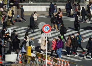 日 코로나 확진자 일주일째 3천명 미만…긴급사태 부분해제 검토