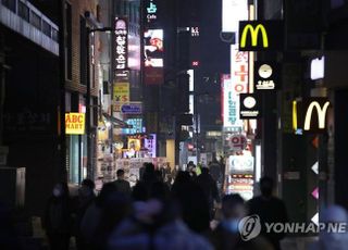 비수도권 식당·카페·노래방 8일부터 밤 10시까지 영업…수도권은 그대로(종합)