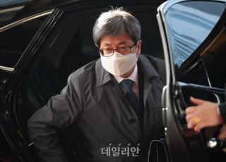 '거짓말' 김명수에 법조계 '부글부글'…"법원 대표가 법원 욕보였다"