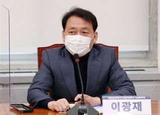 &lt;포토&gt; 동남권 신경제엔진 추진전략 발표 및 토론회 발언하는 이광재