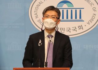 &lt;포토&gt; 부동산 정책 공약 발표하는 조정훈