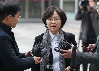 "블랙리스트 없었다"는 청와대…"그럼 살생부인가" 야권 맹공