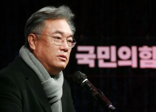 &lt;포토&gt; '서울을 바꾸는힘 제1차 맞수토론' 인사말하는 정진석