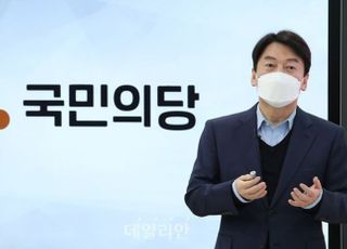 계속되는 안철수의 '확장 행보'...퀴어 축제 거부 이어 인명진 만나