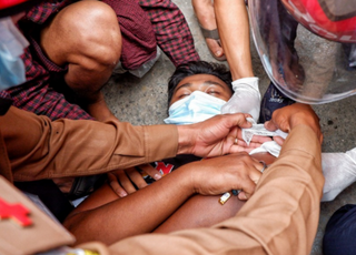 '쿠데타' 미얀마 군정, 시위대 무차별 총격에 마구잡이 체포