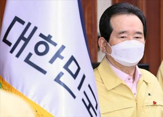 내일 신규 확진 300명대 초반 예상…정세균 "화이자 백신 27일부터 접종"