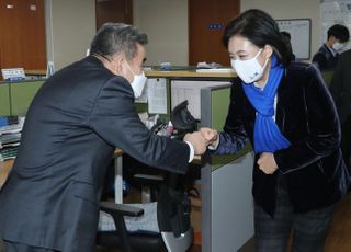 &lt;포토&gt; 한국노총 서울본부 방문한 박영선