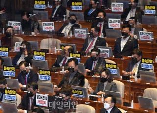 임성근, ‘탄핵심판 주심’ 이석태 헌재 재판관 기피 신청