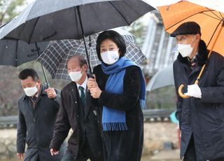 &lt;포토&gt; 3.1절 맞아 효창공원 의열사 방문한 박영선