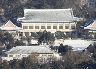 靑행정관, 사모펀드 시행사 사내이사 겸직 의혹