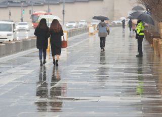 [내일날씨] 전국 곳곳 비…“큰 일교차 주의”