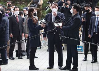 &lt;포토&gt; 윤석열 사의 표명 "검찰서 할 일은 여기까지"