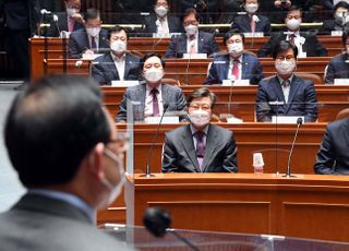 &lt;포토&gt; 국민의힘 의원총회 참석한 오세훈-박형준