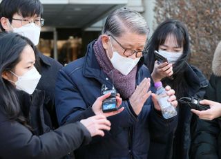 검찰, SK그룹 본사 압수수색…최신원 비자금 연관성 조사