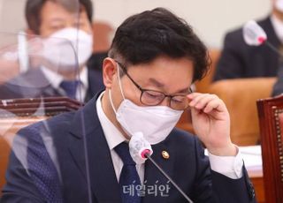 윤석열 특급도우미는 박범계?…여권 일각서 비토론