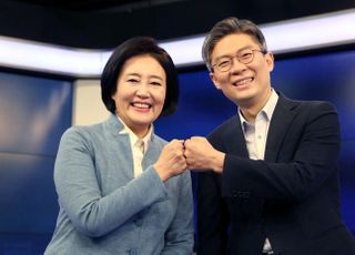 與박영선, 시대전환 조정훈과의 단일화에서 승리