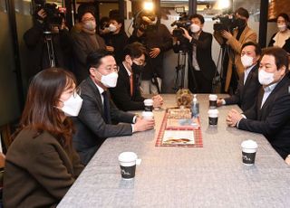 &lt;포토&gt; 오세훈-안철수, 서울시장 후보 단일화 실무협상 본격 시동