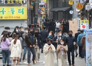 코로나19 신규확진 488명, 나흘째 400명대…거리두기 2주 연장(종합)