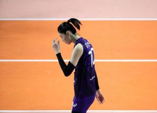 ‘김연경도 역부족’ 흥 잃은 흥국생명, 일어설 수 있나