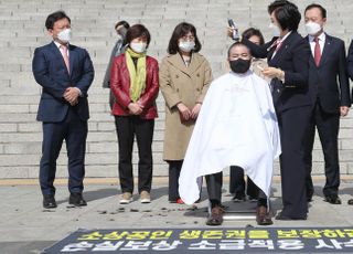 &lt;포토&gt; 최승재 의원, 소상공인 손실보상 소급적용 사수를 위한 삭발