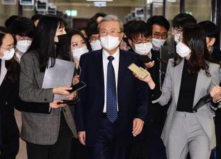 &lt;포토&gt; 안철수와 단일화 질문받는 김종인