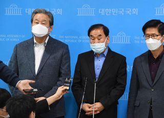 &lt;포토&gt; "김종인 즉각 사퇴, 오세훈-안철수 오후 3시까지 합의하라" 김무성,이재오, 김문수 야권 단일화 촉구