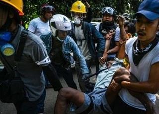 미얀마 군부, 시위대에 '주저 없이 발포' 명령