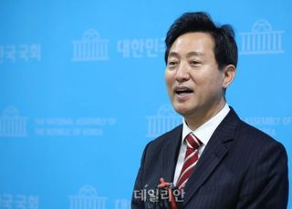 민주당이 때리면 커진다?…오세훈, 與 집중 공세에 존재감 '껑충'