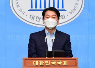 &lt;포토&gt; 안철수 "오세훈 후보 축하...정권교체 교두보 함께 놓겠다"