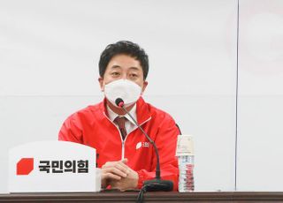 &lt;포토&gt; 금태섭, 빨간색 국민의힘 당복 입고 오세훈 선대위 합류