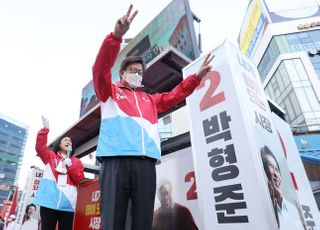 &lt;포토&gt; 본격 선거운동 나선 박형준 부산시장 후보