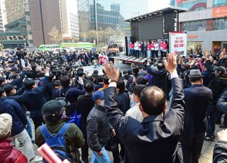 &lt;포토&gt; 오세훈 시청역 거점유세 