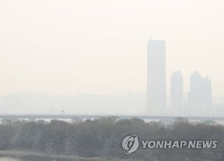 온통 뿌연 하늘… 서울, 오전 7시 초미세먼지 주의보 발령