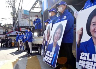 &lt;포토&gt; 이낙연 선대위원장, 정릉시장에서 지원유세